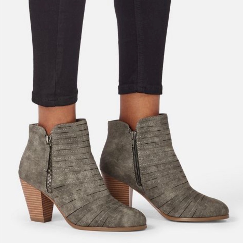 NWOT! JustFab Cartur Gray Booties in Size 10 Wide Width - Picture 4 of 11